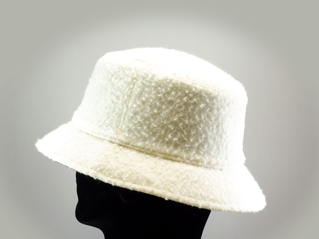 Hat particular