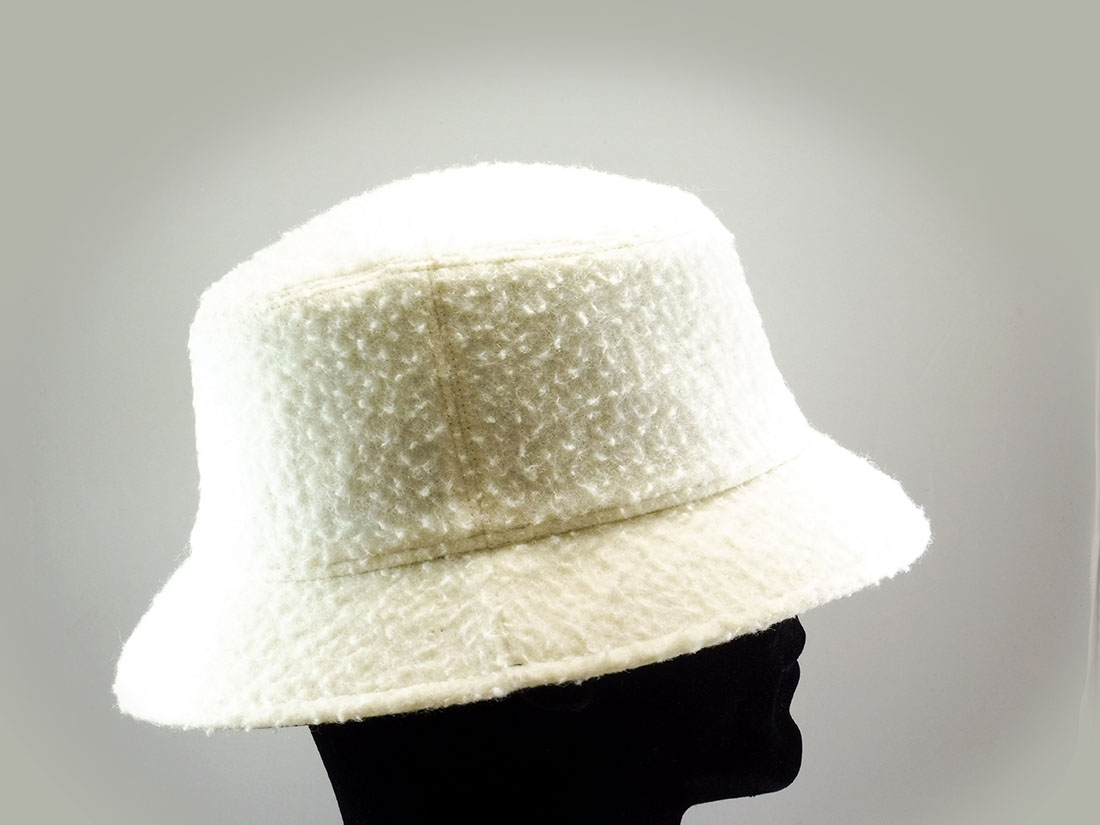 Hat particular