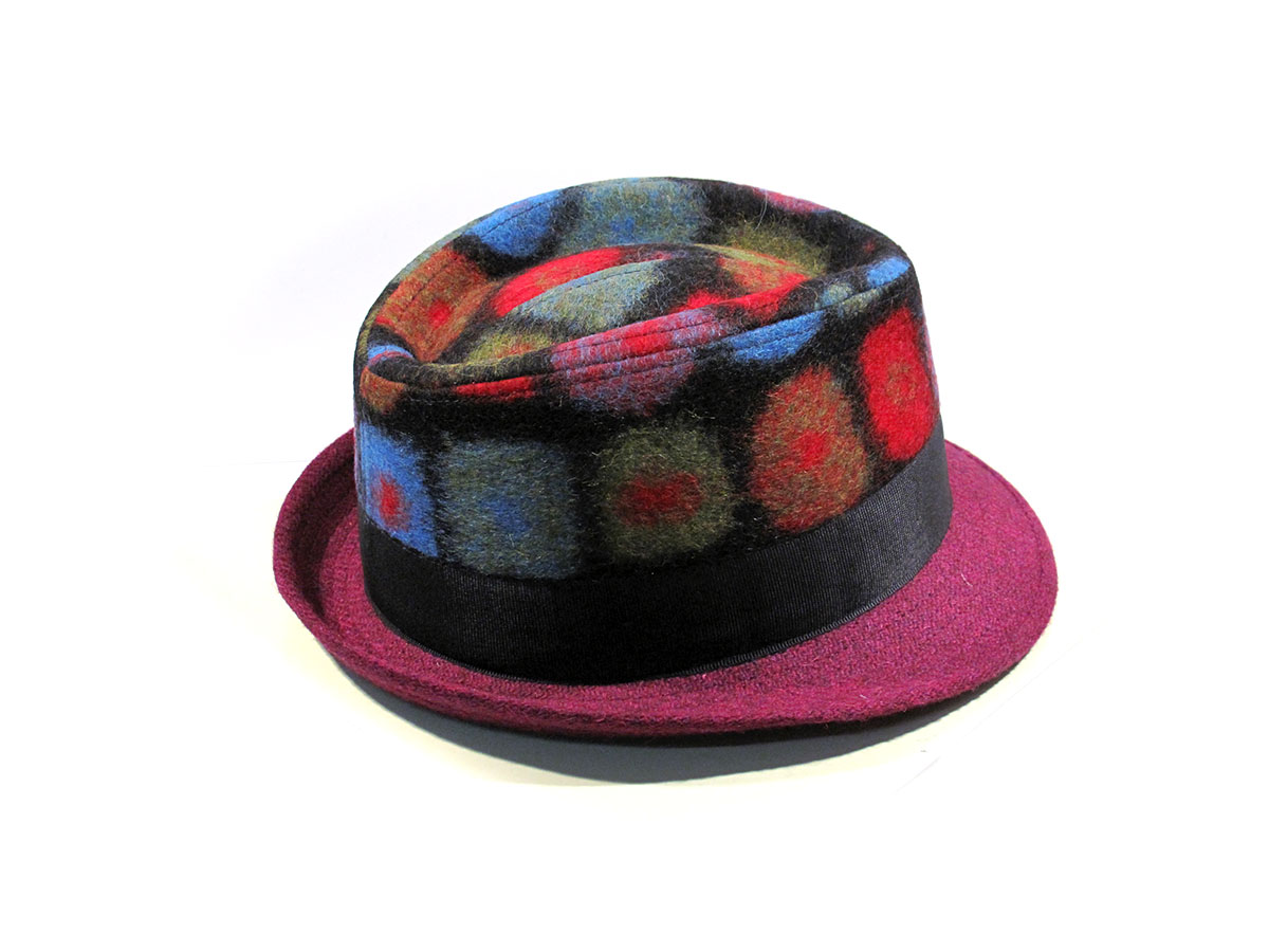 Hat particular