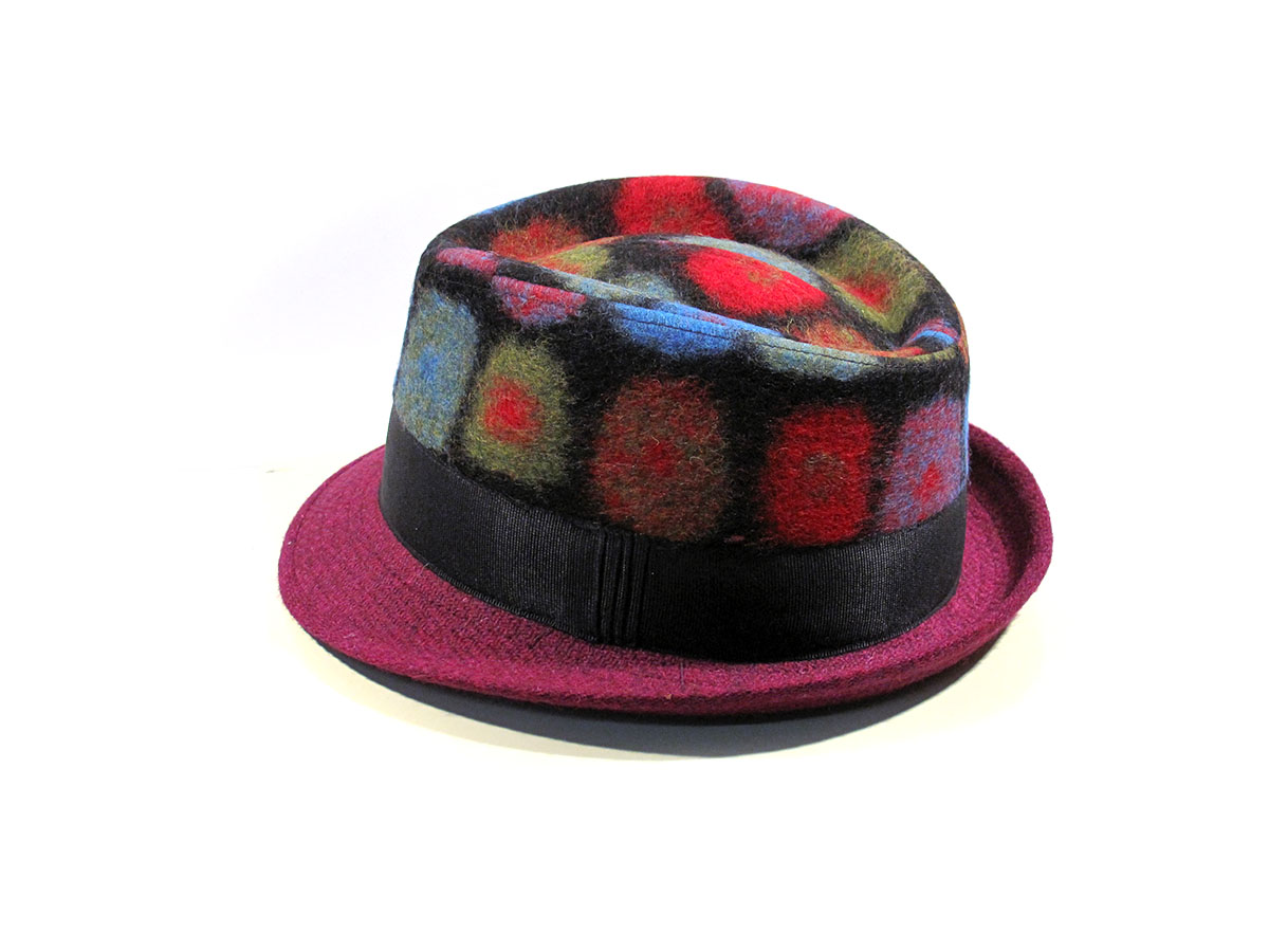 Hat particular