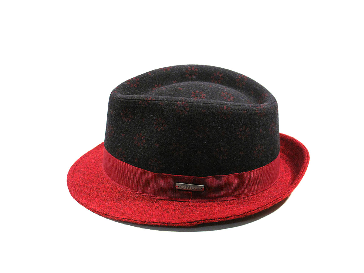 Hat particular