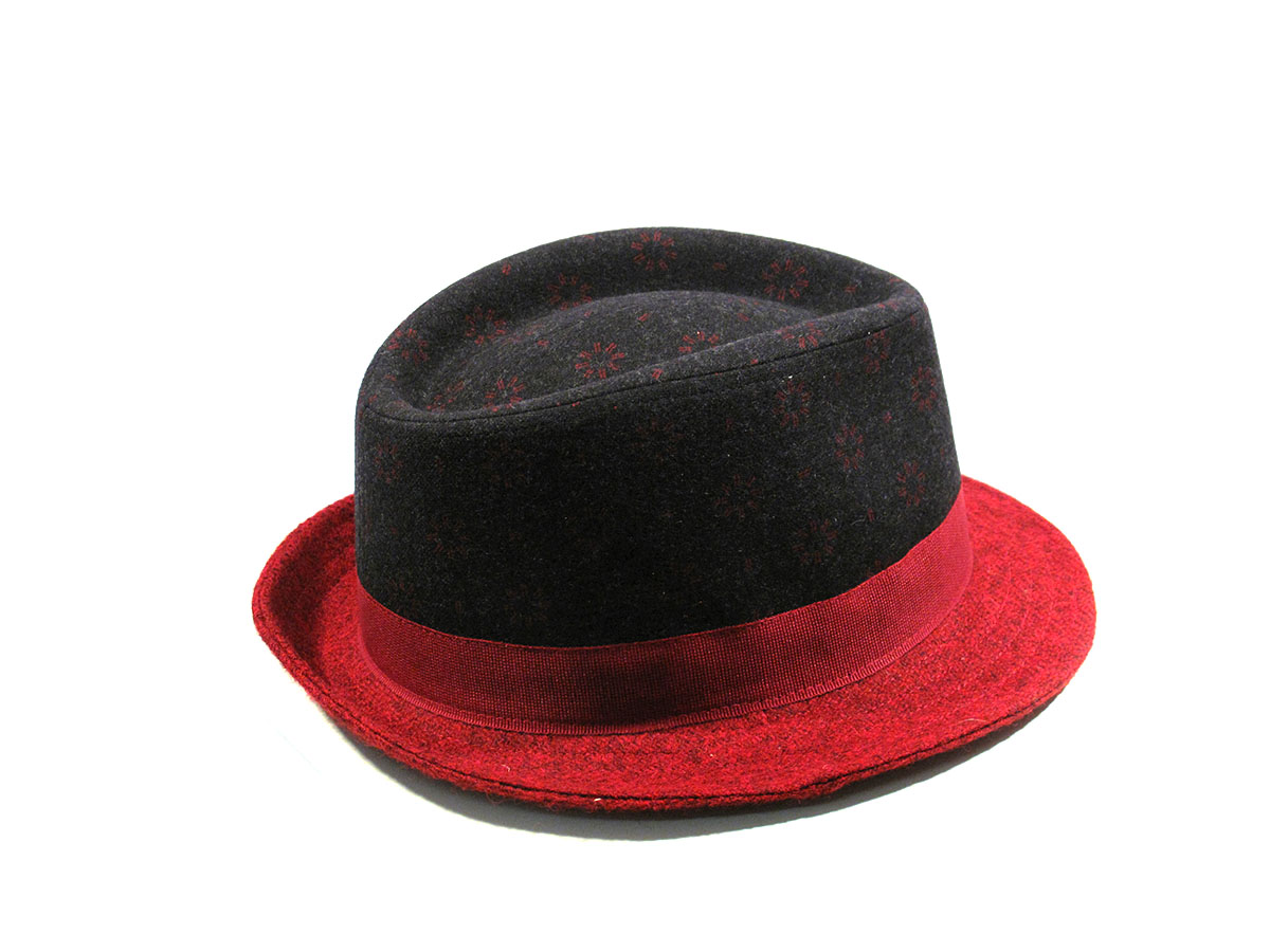 Hat particular