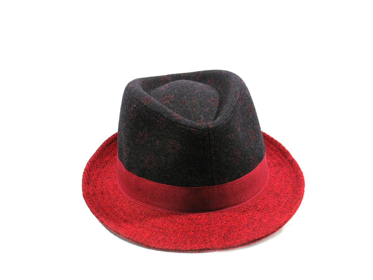 Hat particular