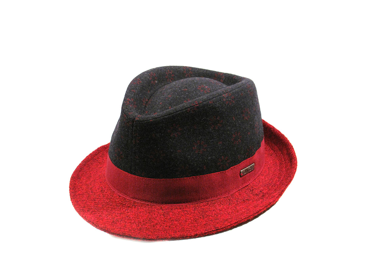 Hat particular