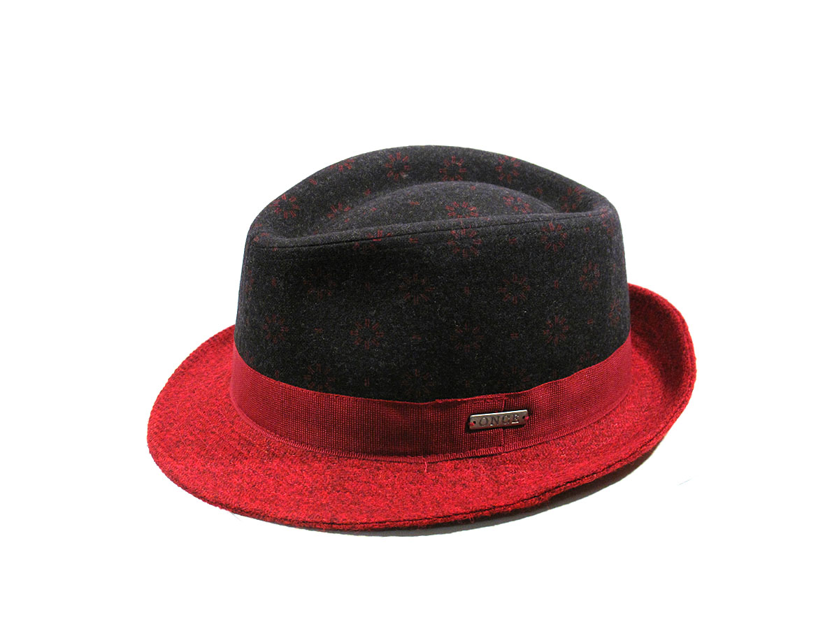Hat particular
