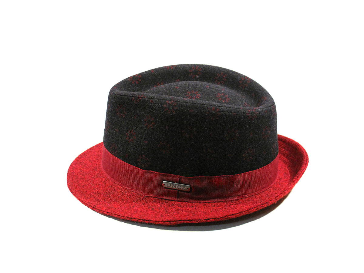Hat particular