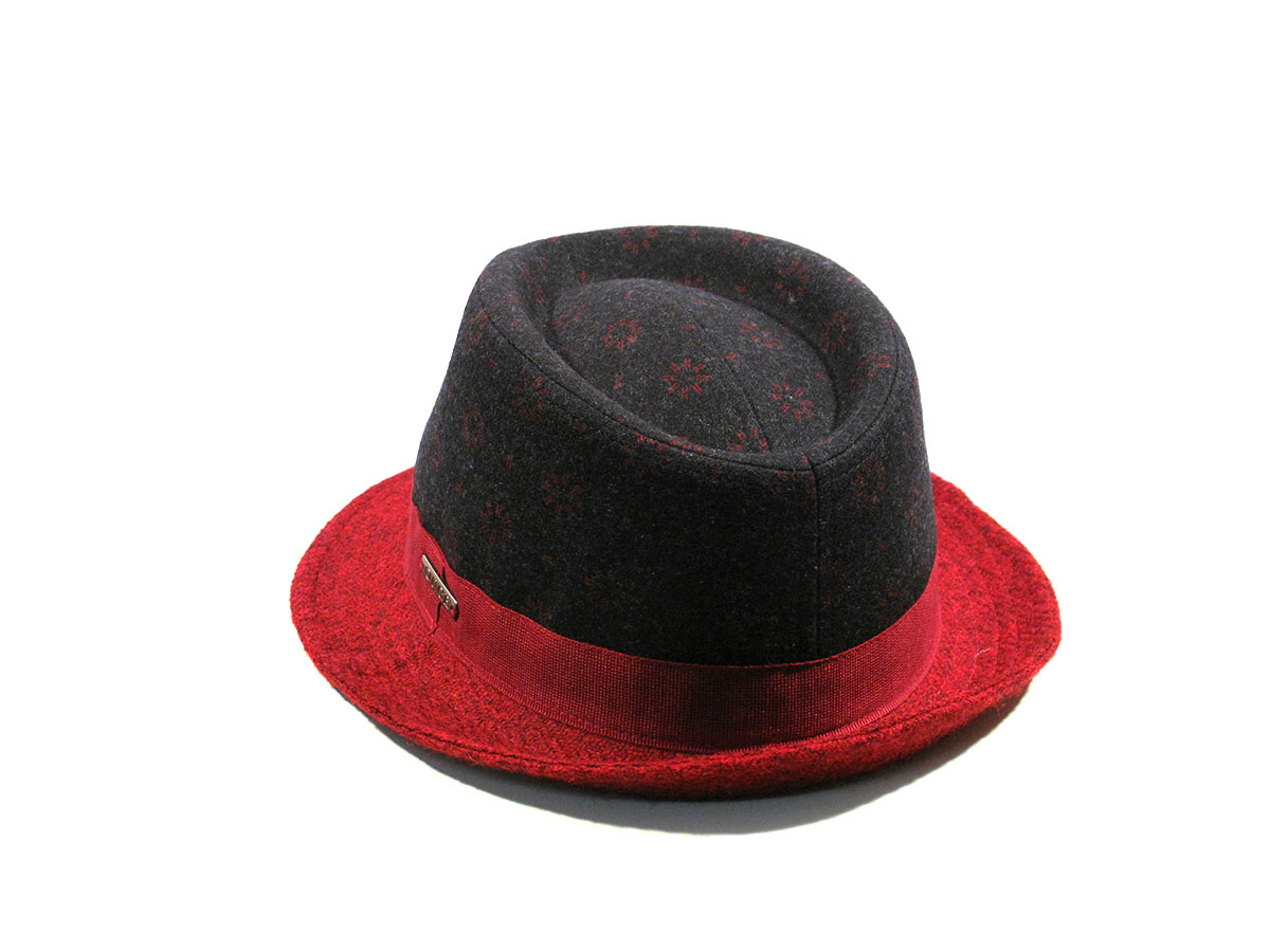 Hat particular